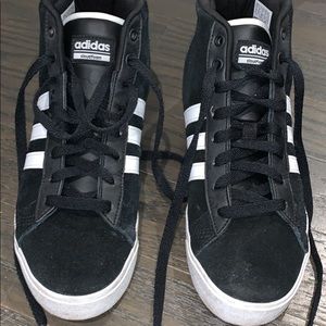 - Women’s size 8 Adidas cloudfoam suede snea…